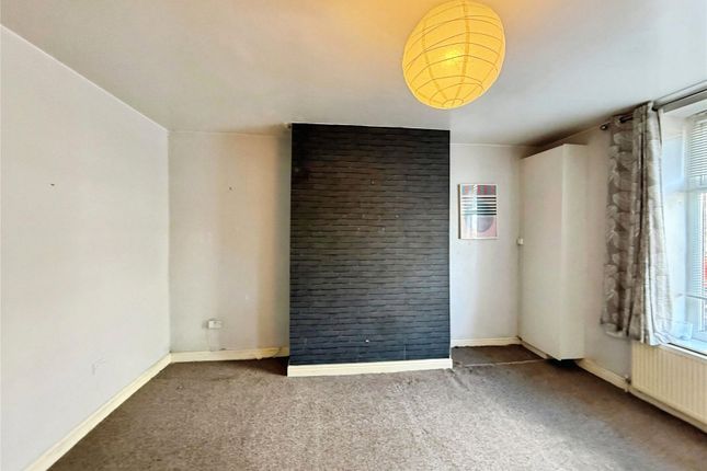 83, Hawthorne Terrace, Huddersfield photo 4
