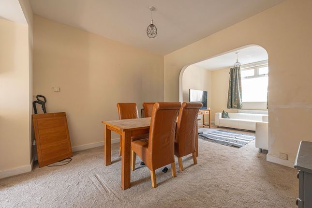 13 Coronation Street, Newport photo 4