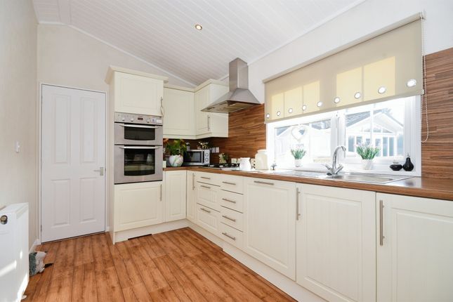 4, Brickhill Farm North, Half Moon Lane, Luton photo 4