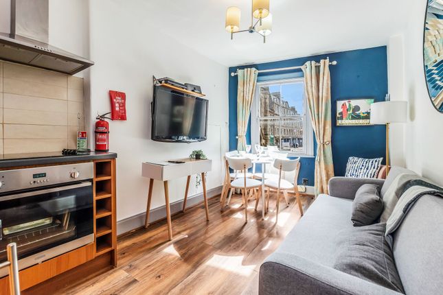 Flat to rent in Upper Bow, Edinburgh