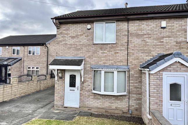 Thumbnail Town house to rent in Pine Hall Drive, Monk Bretton, Barnsley