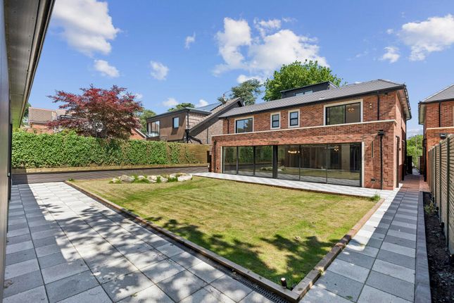 Pipers Green Lane, Edgware photo 3