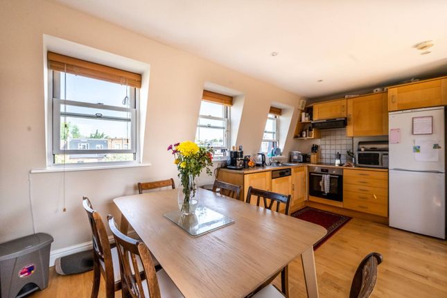 Flat to rent in Delaford Street, Fulham, London