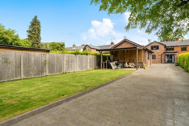 7, Kings Lane, Windlesham photo 4