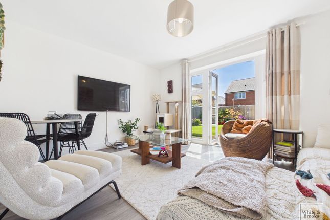 5 Petrel Way, Chichester photo 2