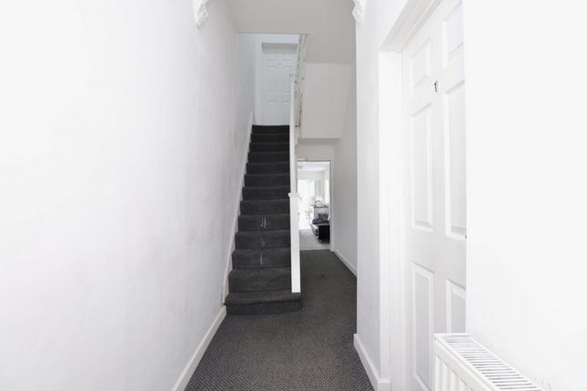 Room 2, 56 St Georges Road, Hull photo 5