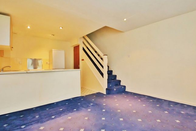 60, Meadowbrook Close, Slough photo 4
