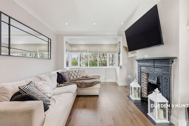153 Brackley Square, Woodford Green photo 2