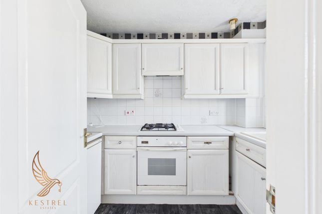 21, Cedar Grove, Pontefract photo 2