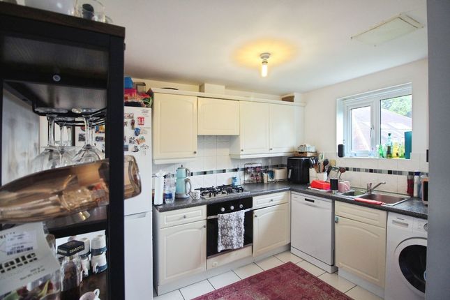 Flat 14, Woodville Court, London photo 3