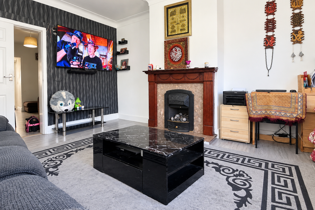 Hainault Road, Chadwell Heath photo 4