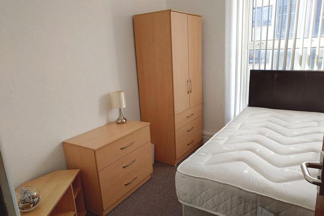Thumbnail Room to rent in Station Road, Llanelli, Carmarthenshire.
