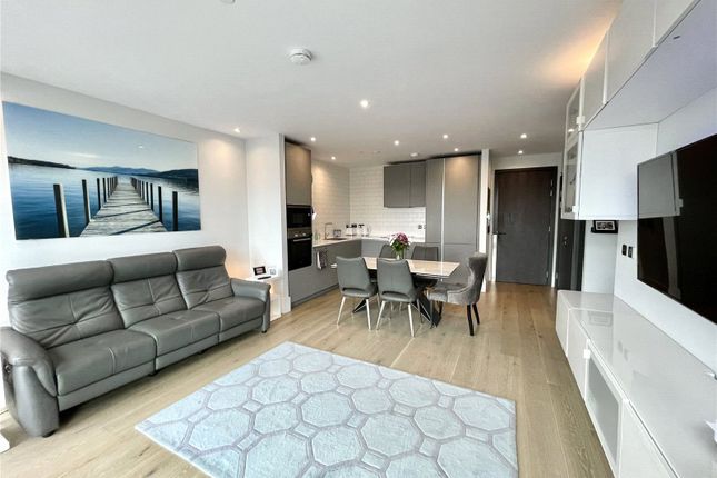 Flat to rent in High Street, Croydon CR0