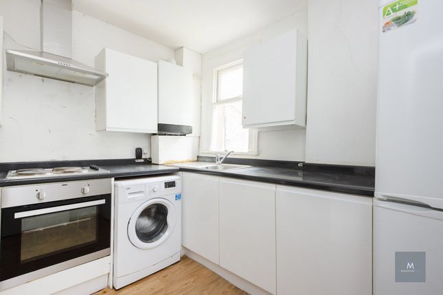Thumbnail Flat to rent in Leslie Road, London