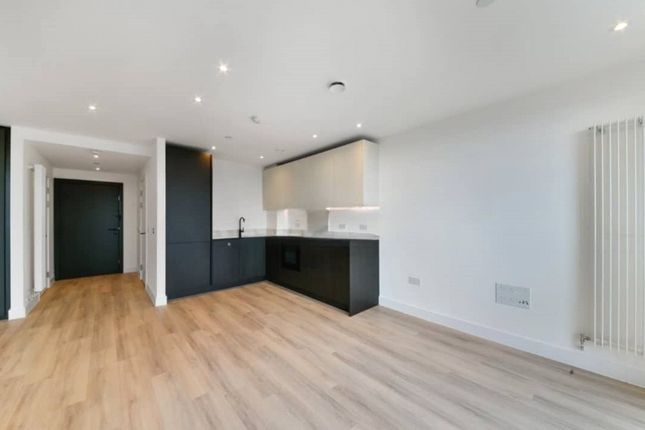 Thumbnail Studio to rent in Silverleaf House, The Verdean, 1 Heartwood Boulevard, London