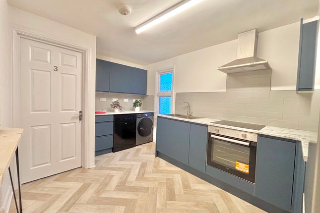 Room 3, 2 Hawes Court, Bedford photo 3