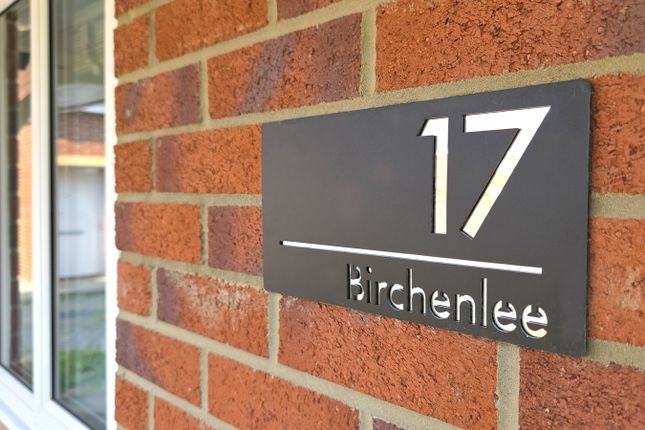17, Birchenlee, Tameside photo 2