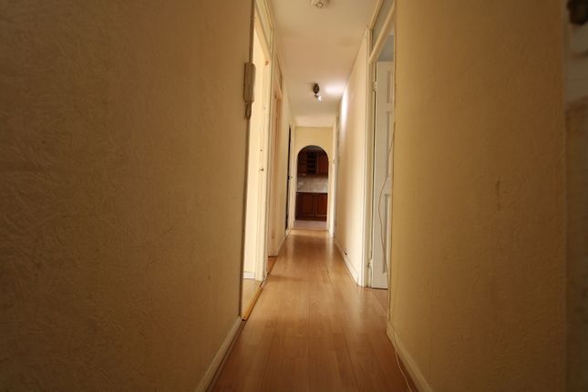 Longford Court, West Ewell photo 5