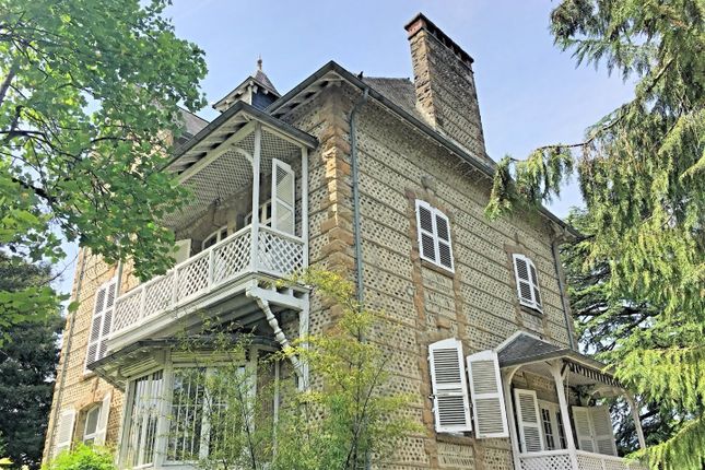 5 bedroom property for sale A wide range of international property to buy in Pau, Pyrénées-Atlantiques, Aquitaine, France with Primelocation. See houses, villas and apartments from the leading agents in Pau, Pyrénées-Atlantiques, Aquitaine, France on a map.