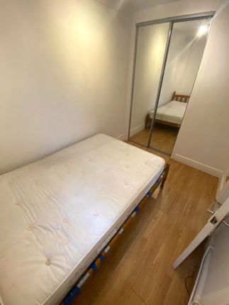 Flat to rent in Holly Road, London