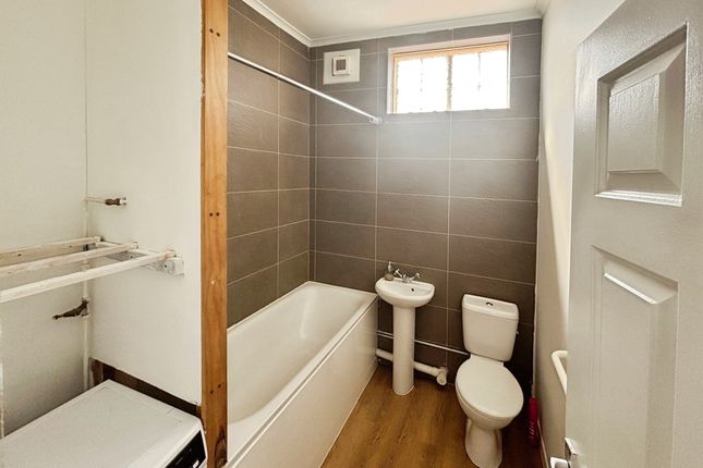 Flat 6, 45, Green Street, Gillingham photo 4