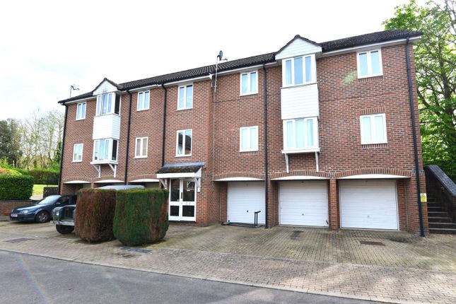 Thumbnail Flat for sale in Bruyn Court, Fordingbridge, Hampshire
