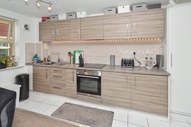 94, Holts Crest Way, West Yorkshire photo 3