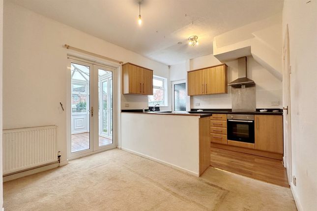 92 Dickens Lane, Stockport photo 3