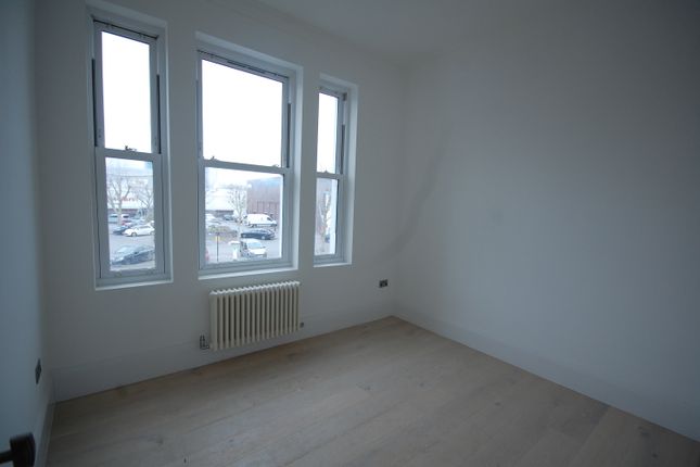 Flat 1, 575a, Chiswick High Road, London photo 4