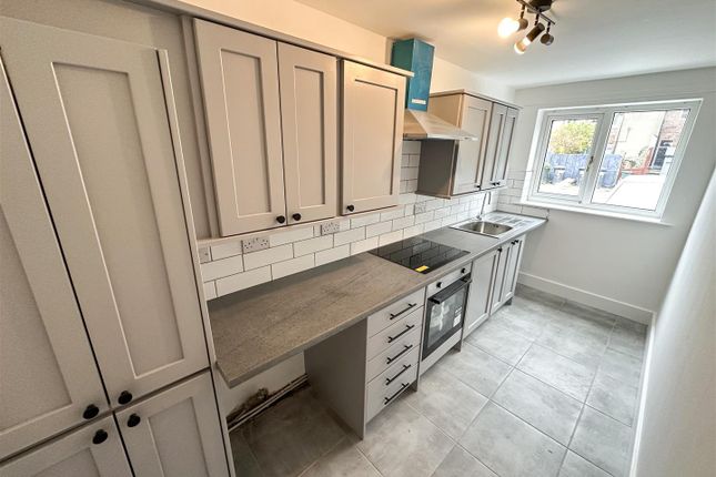 Thumbnail Flat to rent in Welbeck Road, Doncaster