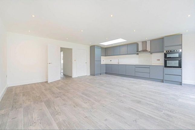 70a, Hazel Way, Fetcham photo 2