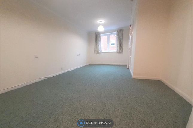 Florence Court, Willow Road, Aylesbury photo 2