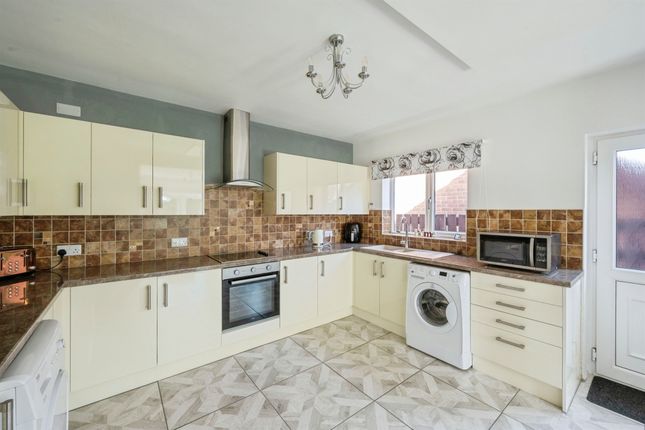 42, Stather Road, SCUNTHORPE photo 4