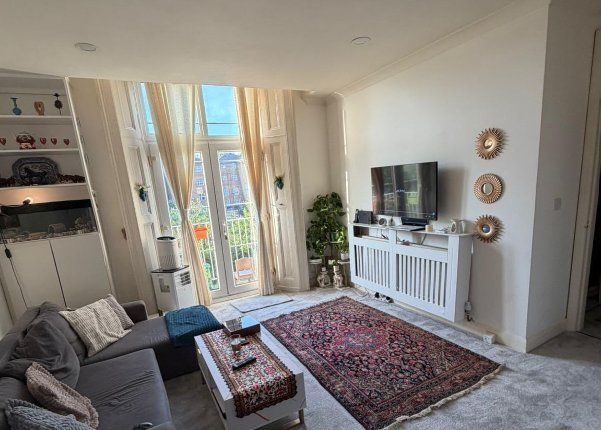 Flat 7 Hilltop Court, Alexandra Road, London photo 2