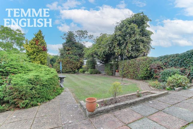8 Almond Avenue, Wickford photo 3