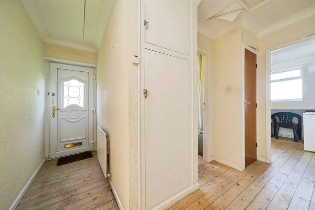 7, Oak Bank Crescent, Keighley photo 2