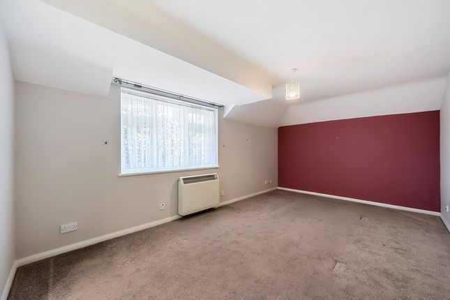 Thumbnail Flat for sale in Emerson Court, Crowthorne, Berkshire