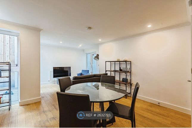 Flat, Trinity Mews, London photo 4