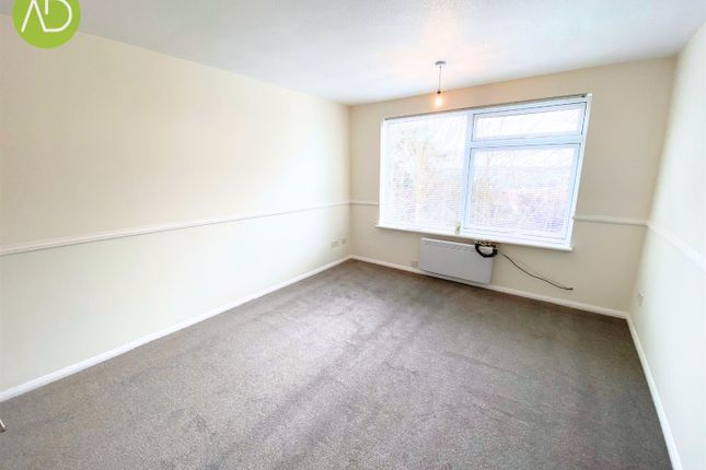 35, Woodgrange Court, Herts photo 3