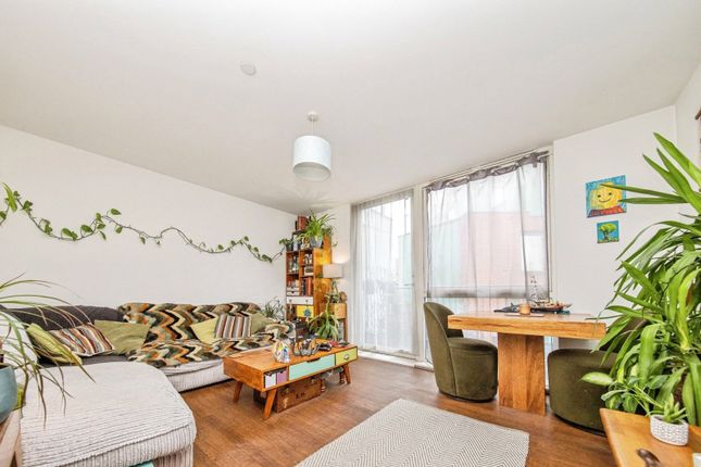 Flat 702, Avalon Court, 1, Great Whip Street, Suffolk photo 3