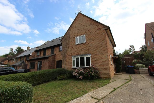 3-bed house on 16, Glenbrook South, Enfield, £600,000
