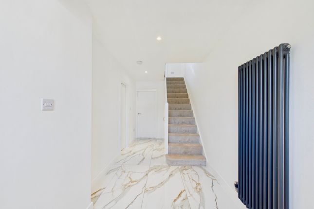 2 Fairacre Road, Leicester photo 3