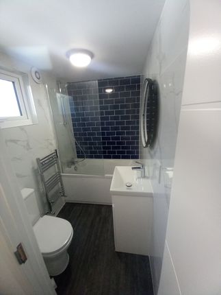 69 Meadow Close, London photo 5