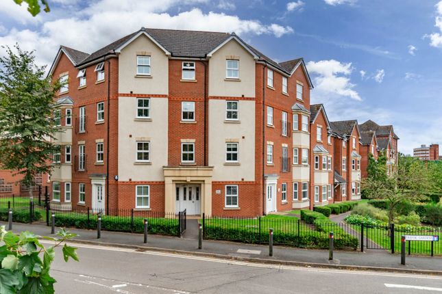 Flat to rent in Trefoil Gardens, Amblecote, Stourbridge, West Midlands