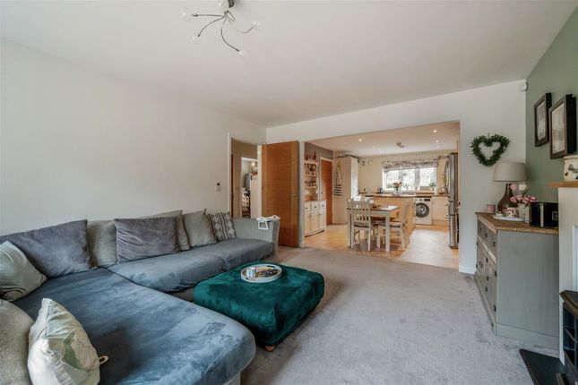 26, Weyhill Gardens, Andover photo 3