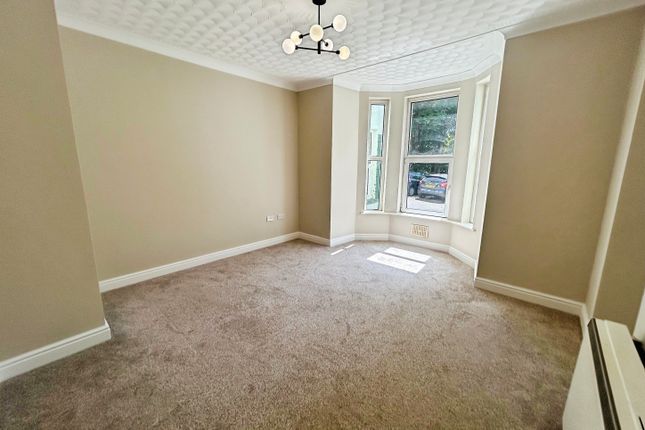 Flat 1, Neath photo 4