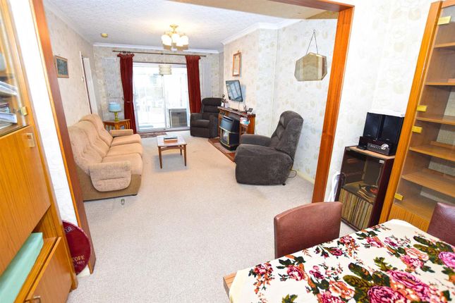 2, Edwards Close, Wigmore photo 4