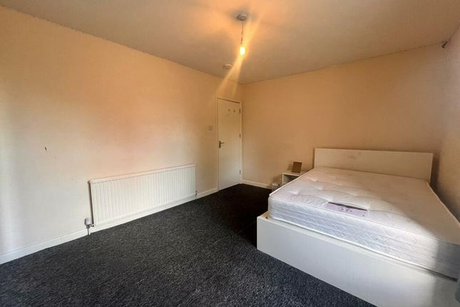 Adelaide Street, Luton photo 2