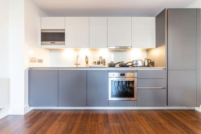 Flat 802, Maine Tower, Canary Wharf photo 4