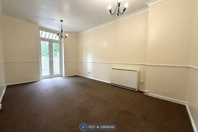 Flat, Chilton Court Belstead Avenue, Ipswich photo 4
